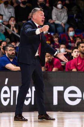 April 10, 2022, Barcelona, Barcelona, Spain: Sarunas Jasikevicius, Head coach of FC Barcelona, Barca gestures during the ACB Liga Endesa match between FC Barcelona and Real Madrid at Palau Blaugrana on April 10, 2022 in Barcelona, Spain. Barcelona Spain - ZUMAa181 20220410_zaa_a181_080 Copyright: xJavierxBorregox
