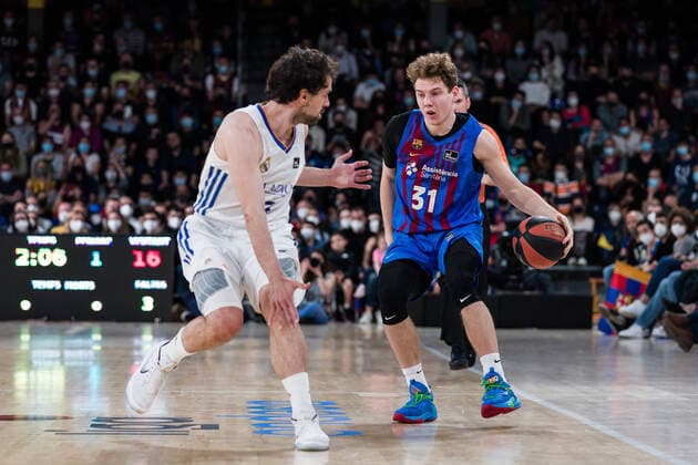 April 10, 2022, Barcelona, Barcelona, Spain: Rokas Jokubaitis of FC Barcelona, Barca in action during the ACB Liga Endesa match between FC Barcelona and Real Madrid at Palau Blaugrana on April 10, 2022 in Barcelona, Spain. Barcelona Spain - ZUMAa181 20220410_zaa_a181_079 Copyright: xJavierxBorregox