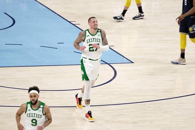 Boston Celtics Daniel Theis (27) smiles after a basket, during a NBA, Basketball Herren, USA game at FedEx Forum in Memphis, Tennessee, US, 10 April 2022. Celtics at Memphis Grizzlies Basketball !ACHTUNG: NUR REDAKTIONELLE NUTZUNG!  Copyright: xKARENxPULFERxFOCHTx AME440 20220411-76d69083751925c7fb4f06aa2dc8dd553369232c