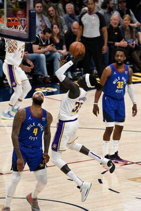 Los Angeles Lakers forward Wenyen Gabriel goes in for a basket as Denver Nuggets center DeMarcus Cousins (L) and Denver Nuggets forward Jeff Green (R) look on, during a NBA, Basketball Herren, USA game at the Ball Arena in Denver, CO, USA, 10 April 2022. Denver Nuggets - Los Angeles Lakers !ACHTUNG: NUR REDAKTIONELLE NUTZUNG!  Copyright: xToddxPiersonx AME480 20220411-9a0a87f6ae8ebbfbd6954bcb30a5044e58608011