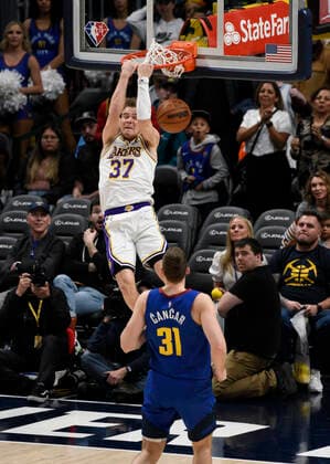 Los Angeles Lakers guard Mac McClung (up) dunks the ball for the winning shot against the Denver Nuggets, during a NBA, Basketball Herren, USA game at the Ball Arena in Denver, CO, USA, 10 April 2022. Denver Nuggets - Los Angeles Lakers !ACHTUNG: NUR REDAKTIONELLE NUTZUNG!  Copyright: xToddxPiersonx AME502 20220411-eb9221970799a21a1839d7d76ff862b0eb81e6ac