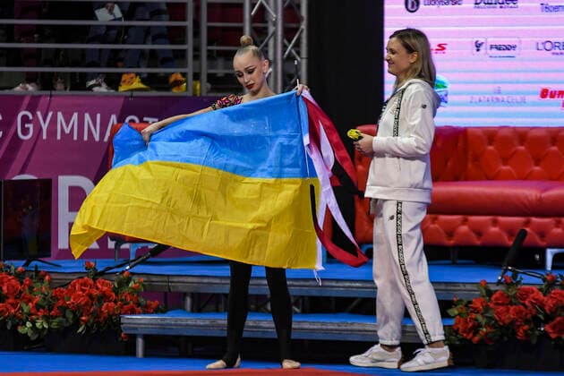 Sport Themen der Woche KW14 Sport Bilder des Tages Rhytmic Gymnastics World Cup 2022 In Bulgaria Viktoria Onopriienko from Ukraine performs at Rhytmic Gymnastics World Cup 2022 series in Sofia, Bulgaria on 10 April, 2022 Sofia Bulgaria  Copyright: xGeorgixPaleykovx originalFilename:paleykov-notitle220410_npzdx.jpg