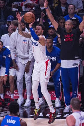 April 10, 2022, Los Angeles, California, USA: Amir Coffey 7 of the Los Angeles Clippers scores a three point shot during their NBA, Basketball Herren, USA game against the Oklahoma Thunder on Sunday April 10, 2022 at Crypto.com Arena in Los Angeles, California. Clippers defeat Thunder, 138-88. ARIANA RUIZ PI Los Angeles USA - ZUMAp124 20220410_zaa_p124_031 Copyright: xArianaxRuizx