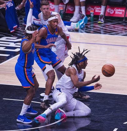 April 10, 2022, Los Angeles, California, USA: Terance Mann 14 of the Los Angeles Clippers falls and loses control of the ball during their NBA, Basketball Herren, USA game against the Oklahoma Thunder on Sunday April 10, 2022 at Crypto.com Arena in Los Angeles, California. Clippers defeat Thunder, 138-88. ARIANA RUIZ PI Los Angeles USA - ZUMAp124 20220410_zaa_p124_061 Copyright: xArianaxRuizx