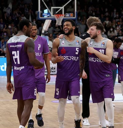 Basketball, BBL, BG Göttingen - Hamburg Towers Basketball, BBL, BG Göttingen - Hamburg Towers GSD zje123 Basketball Bundesliga Männer BG Göttingen - Hamburg Towers Göttingens Jubel Rechts Jeff Roberson (Nr5)