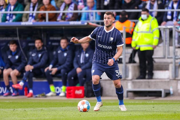10.04.2022, Fussball, Saison 2021 2022, 1. Bundesliga, 29. Spieltag, VfL Bochum - Bayer 04 Leverkusen, Eduard Löwen (VfL Bochum 1848), Foto: Dennis Ewert RHR-FOTO xRHR-FOTO DEx *** 10 04 2022, Football, 2021 2022 season, 1 Bundesliga, 29 matchday, VfL Bochum Bayer 04 Leverkusen, Eduard Löwen VfL Bochum 1848 , Photo Dennis Ewert RHR PHOTO xRHR PHOTO DEx