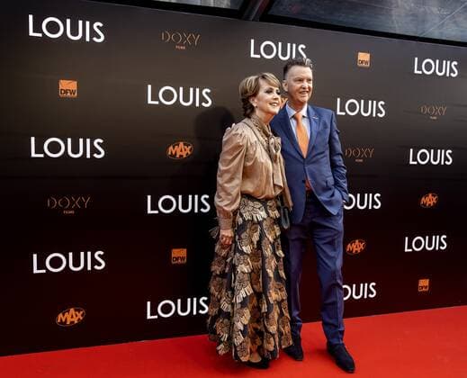 AMSTERDAM - Louis van Gaal and his wife Truus van Gaal on the red carpet prior to the premiere of LOUIS. The documentary is about the life of national coach Louis van Gaal. ANP KIPPA KOEN VAN WEEL xVIxANPxSportx xxANPxIVx