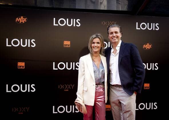 AMSTERDAM - Marie JosÅ½ Crooijmans and Pieter van den Hoogenband on the red carpet prior to the premiere of LOUIS. The documentary is about the life of national coach Louis van Gaal. ANP KIPPA KOEN VAN WEEL xVIxANPxSportx xxANPxIVx