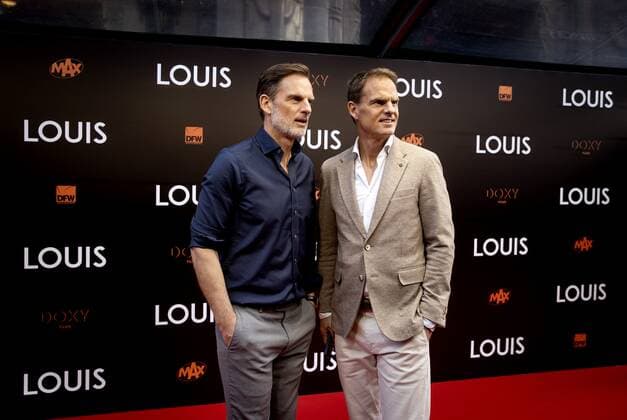 AMSTERDAM - Ronald and Frank de Boer on the red carpet prior to the premiere of LOUIS. The documentary is about the life of national coach Louis van Gaal. ANP KIPPA KOEN VAN WEEL xVIxANPxSportx xxANPxIVx