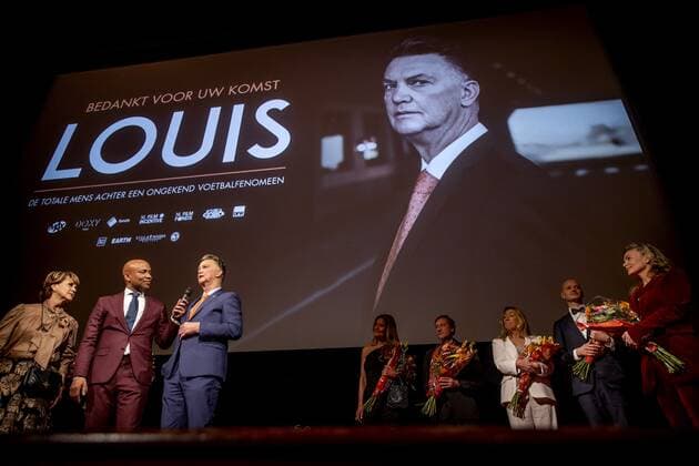 AMSTERDAM - Truus van Gaal, Humberto Tan and Louis van Gaal on stage during the premiere of LOUIS. The documentary is about the life of national coach Louis van Gaal. ANP KIPPA KOEN VAN WEEL xVIxANPxSportx xxANPxIVx