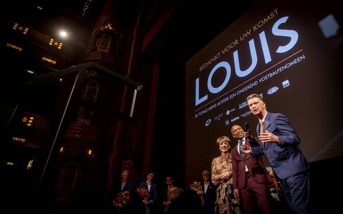 AMSTERDAM - Truus van Gaal, Humberto Tan and Louis van Gaal on stage during the premiere of LOUIS. The documentary is about the life of national coach Louis van Gaal. ANP KIPPA KOEN VAN WEEL xVIxANPxSportx xxANPxIVx