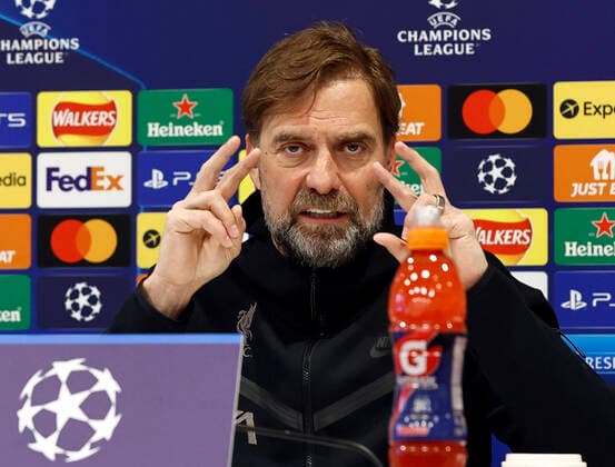 Sport Themen der Woche KW15 Sport Bilder des Tages 12th April 2022, AXA Training Centre, Kirkby, Cheshire, England: Liverpool FC training and press conference, PK, Pressekonferenz ahead of their Champions League match versus Benfica FC; Liverpool manager Jurgen Klopp speaking to the media during a press conference at Anfield ahead of tomorrow s Champions League Quarter Final match against FC Benfica  ActionPlus12378594 AlanxMartin