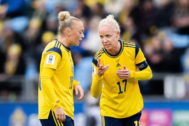 220412 Hanna Bennison and Caroline Seger of Sweden during the FIFA Women s World Cup Qualifier football match between Sweden and Ireland on April 12, 2022 in Göteborg. Photo: Carl Sandin BILDBYRAN kod CS MI0270 fotboll football soccer fotball vm-kval kval fifa women s world cup qualifier qualifier sverige sweden irland ireland dam bbeng Copyright: CARLxSANDIN BB220412CS021