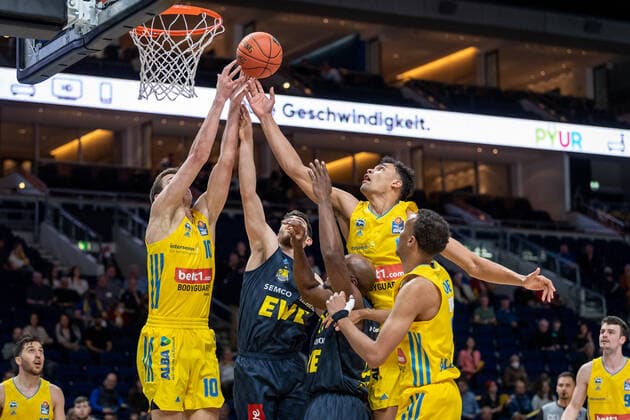 Basketball Berlin 12.04.2022 Saison 2021 2022 1. Bundesliga easyCredit BBL Alba Berlin - EWE Baskets Oldenburg Oscar Da Silva (Alba Berlin, No.01) Tim Schneider (Alba Berlin, No.10)