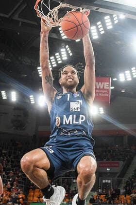 GER, BBL, ratiopharm Ulm vs MLP Academics Heidelberg 12.04.2022, ratiopharm arena, Neu-Ulm, GER, BBL, ratiopharm Ulm vs MLP Academics Heidelberg, im Bild Brekkott Chapman (Heidelberg, 1) punktet