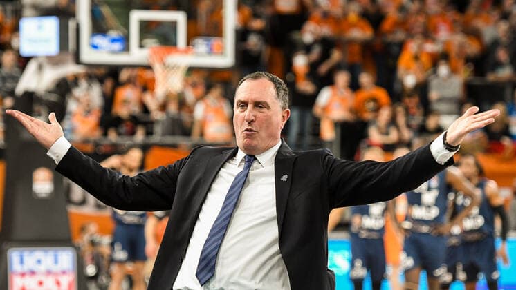 GER, BBL, ratiopharm Ulm vs MLP Academics Heidelberg 12.04.2022, ratiopharm arena, Neu-Ulm, GER, BBL, ratiopharm Ulm vs MLP Academics Heidelberg, im Bild Branislav Ignjatovic (Heidelberg) ist unzufrieden