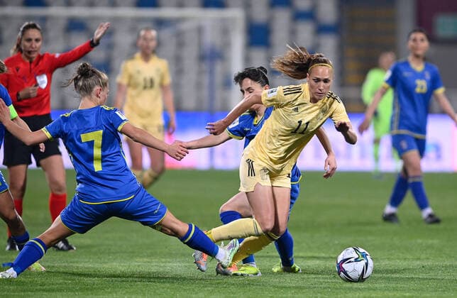 Kosovo s Leonora Ejupi and Belgium s Janice Cayman fight for the ball during the match between Belgium s national women s soccer team the Red Flames and Kosovo, in Pristina, Kosovo, Tuesday 12 April 2022, match 8 (out of ten) in group F of the qualifications group stage for the women s 2023 World Cup. DAVIDxCATRY  x33497888x