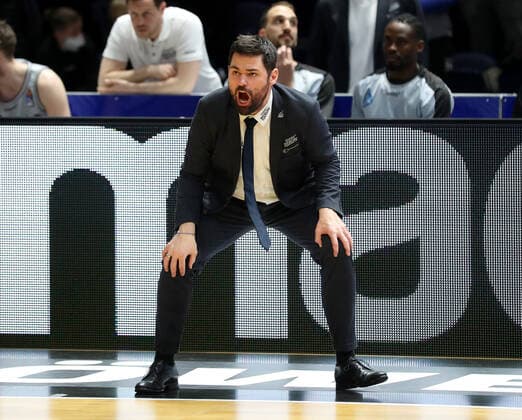 Löwen Braunschweig vs. Crailsheim, BBL Braunschweig, 12.04.2022, BASKETBALL - easyCredit BBL Basketball Bundesliga, Löwen Braunschweig vs. HAKRO Merlins Crailsheim, Saison 2021 22. Headcoach Sebastian Gleim (Crailsheim) Braunschweig
