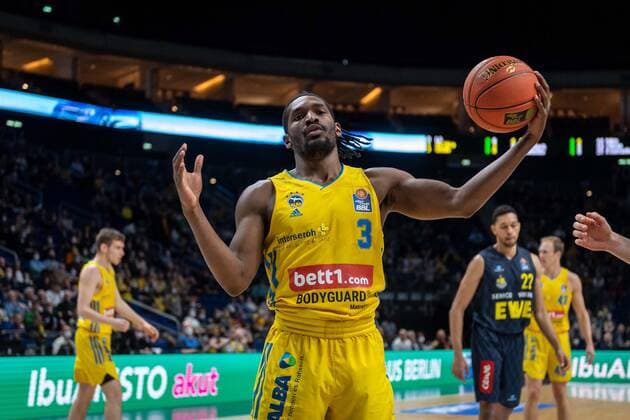 Basketball Berlin 12.04.2022 Saison 2021 2022 easyCredit BBL 1. Bundesliga Alba Berlin - EWE Baskets Oldenburg Jaleen Smith (Alba Berlin, No.03)