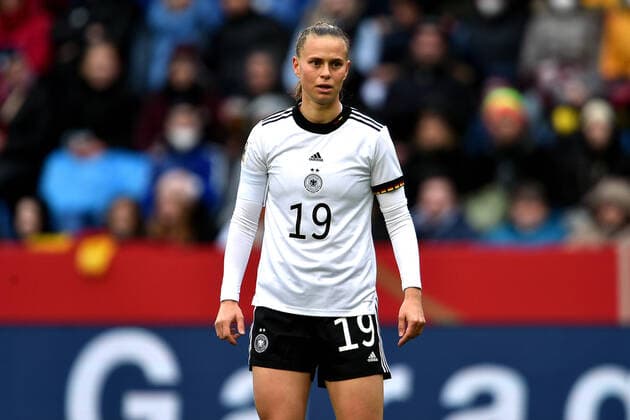 09-04-2022 pmk NF113086 Fussball Frauen Laenderspiel WM-Qualifikation Schueco-Arena Bielefeld Corona Spieltag Deutschland - Portugal Klara BUEHL (19) Deutschland