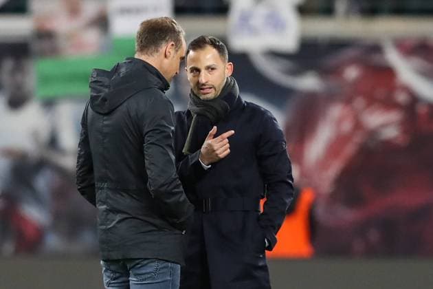 Trainer Domenico Tedesco mit Vorstandsvorsitzender Oliver Mintzlaff (RB Leipzig) - 1 Fussball Bundesliga Saison 2021-2022 Punktspiel RB Leipzig vs. TSG Hoffenheim in der Red Bull Arena in Leipzig - Fussball,Deutschland,Mann,Männer,10.04.2022