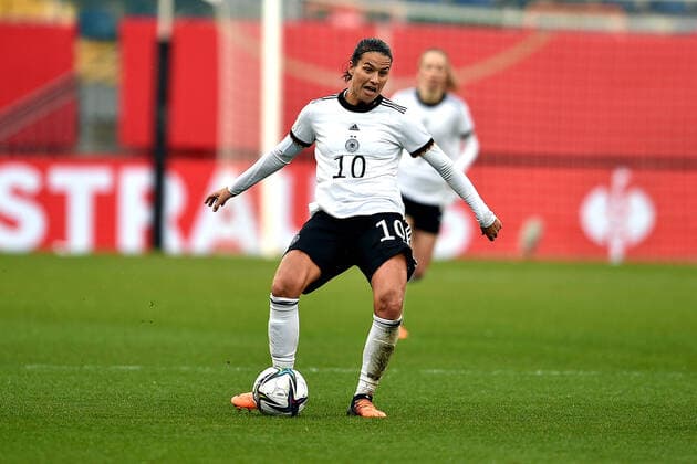09-04-2022 pmk NF113292 Fussball Frauen Laenderspiel WM-Qualifikation Schueco-Arena Bielefeld Corona Spieltag Deutschland - Portugal Dzsenifer MAROZSAN (10) Deutschland