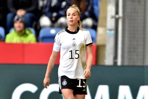 09-04-2022 pmk NF113787 Fussball Frauen Laenderspiel WM-Qualifikation Schueco-Arena Bielefeld Corona Spieltag Deutschland - Portugal Giulia GWINN (15) Deutschland