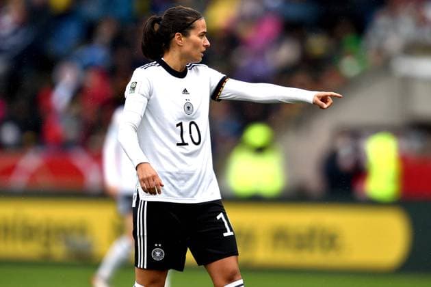 09-04-2022 pmk NF112971 Fussball Frauen Laenderspiel WM-Qualifikation Schueco-Arena Bielefeld Corona Spieltag Deutschland - Portugal Dzsenifer MAROZSAN (10) Deutschland