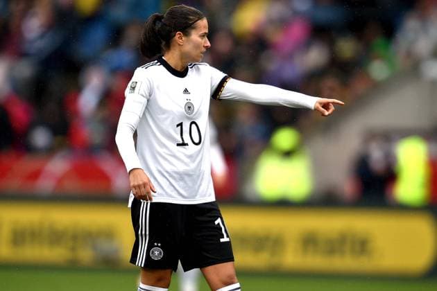 09-04-2022 pmk NF112972 Fussball Frauen Laenderspiel WM-Qualifikation Schueco-Arena Bielefeld Corona Spieltag Deutschland - Portugal Dzsenifer MAROZSAN (10) Deutschland