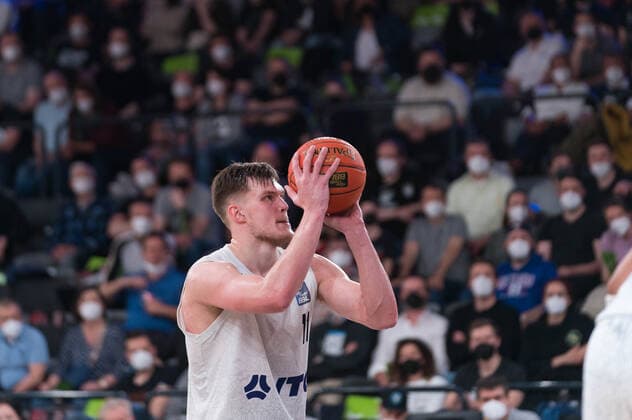 easyCredit Basketball Bundesliga, Hamburg Towers vs. Fraport Skyliners, Hamburg 13.04.2022 easyCredit Basketball Bundesliga, Hamburg Towers vs. Fraport Skyliners, Hamburg 13.04.2022, Freiwurf durch Maik Kotsar ( 11 Hamburg Towers) Copyright: xBEAUTIFULxSPORTS Mohwinkelx