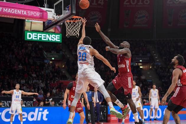 Basketball, BBL, FC Bayern München - SYNTAINICS MBC Basketball, BBL, 20220413, FC Bayern München - Mitteldeutscher Basketball Club. Im Bild Jamel MORRIS (Mitteldeutscher Basketball Club, 20) Zug zum Korb und Othello HUNTER (FC Bayern München, 8) Rebound. München Audi Dome Bayern Deutschland Copyright: Passion2Press MarkusxFischerx