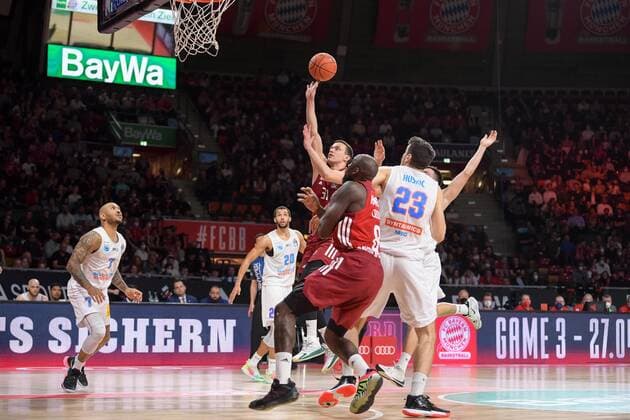 Basketball, BBL, FC Bayern München - SYNTAINICS MBC Basketball, BBL, 20220413, FC Bayern München - Mitteldeutscher Basketball Club. Im Bild Zan Mark SISKO (FC Bayern München, 31) Zug zum Korb. München Audi Dome Bayern Deutschland Copyright: Passion2Press MarkusxFischerx