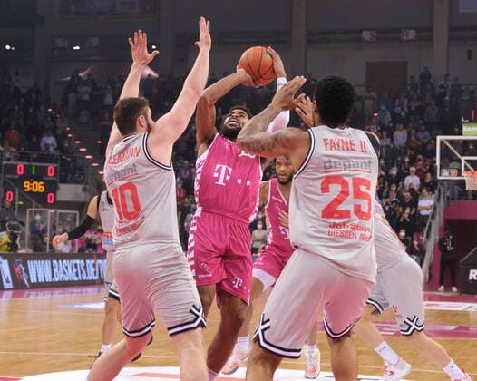 Basketball, BBL, Telekom Baskets Bonn - JobStairs Gießen 46ers Javontae Hawkins Telekom Baskets Bonn vs. JobStairs GIESSEN 46ers easyCredit BBL 1. Bundesliga , Saison 2021 2022 , Hauptrunde 30. Spieltag