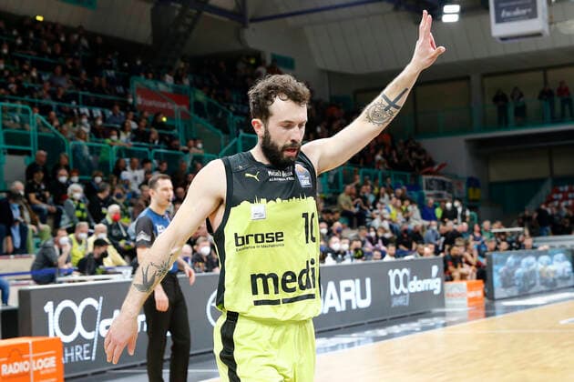 30. Spieltag der easyCredit BBL Basketball Bundesliga in der Oberfrankenhalle in Bayreuth Saison 2021-2022 Medi Bayreuth gegen NINERS ChemnitzBastian Doreth (Medi Bayreuth) -10-