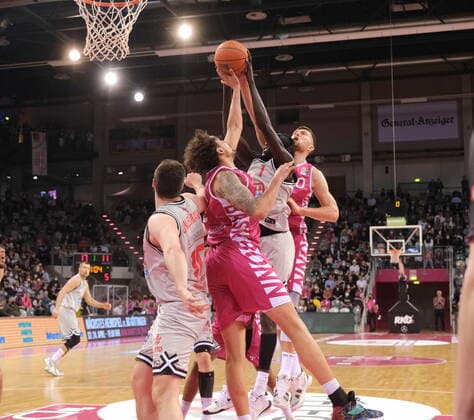 Basketball, BBL, Telekom Baskets Bonn - JobStairs Gießen 46ers Telekom Baskets Bonn vs. JobStairs GIESSEN 46ers easyCredit BBL 1. Bundesliga , Saison 2021 2022 , Hauptrunde 30. Spieltag