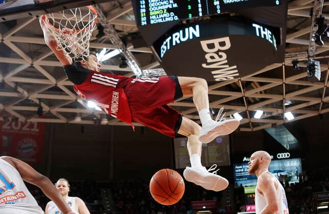 Sport Bilder des Tages Basketball, BBL, FC Bayern München - SYNTAINICS MBC 13.04.2022, BBL, FC Bayern Muenchen vs Mitteldeutscher , Audi Dome Muenchen , Basketball, im Bild: Vladimir Lucic (FCB Basketball) am Korb *** 13 04 2022, BBL, FC Bayern Muenchen vs Mitteldeutscher , Audi Dome Muenchen , Basketball, Sport, in picture Vladimir Lucic FCB Basketball at the basket