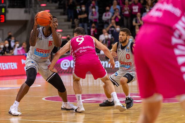 Basketball, BBL, Telekom Baskets Bonn - JobStairs Gießen 46ers Jalon Demarco Miller (JobStairs Giessen 46ers, 15) GER, Telekom Baskets Bonn gegen JobStairs Giessen 46ers, Basketball, 1.Bundesliga, EASYCREDIT BBL, 30. Spieltag, Spielzeit 2021 22, 13.04.2022, Location: Telekom Dome in Bonn GER, Telekom Baskets Bonn gegen JobStairs Giessen 46ers, Basketball, 1.Bundesliga, EASYCREDIT BBL, 30. Spieltag, Spielzeit 2021 22, 13.04.2022, Location: Telekom Dome in Bonn Foto: Gerhard Wingender Bonn Copyright: xEibner-Pressefotox xGerhardxWingenderx EP_GWR