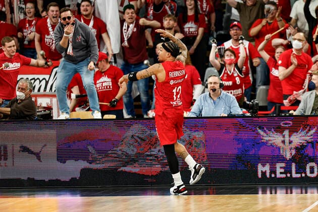 Justin Robinson (Brose Bamberg, 12) jubelt nach seinem Dreier mit Bonusfreiwurf zum 88:87-Sieg für Bamberg Brose Bamberg - BG Göttingen Goettingen - easyCredit-BBL - Basketball Bundesliga Saison 2021 22 Spieltag 30, 13.04.2022 Bamberg, Brose Arena Foto: Daniel Löb Loeb Copyright: DanielxLöb