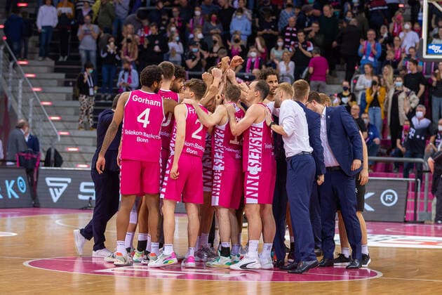 Basketball, BBL, Telekom Baskets Bonn - JobStairs Gießen 46ers GER, Telekom Baskets Bonn gegen JobStairs Giessen 46ers, Basketball, 1.Bundesliga, EASYCREDIT BBL, 30. Spieltag, Spielzeit 2021 22, 13.04.2022, Location: Telekom Dome in Bonn GER, Telekom Baskets Bonn gegen JobStairs Giessen 46ers, Basketball, 1.Bundesliga, EASYCREDIT BBL, 30. Spieltag, Spielzeit 2021 22, 13.04.2022, Location: Telekom Dome in Bonn Foto: Gerhard Wingender Bonn Copyright: xEibner-Pressefotox xGerhardxWingx EP_GWR