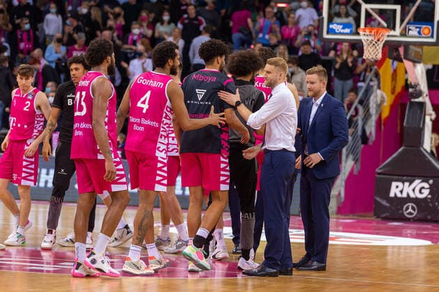 Basketball, BBL, Telekom Baskets Bonn - JobStairs Gießen 46ers GER, Telekom Baskets Bonn gegen JobStairs Giessen 46ers, Basketball, 1.Bundesliga, EASYCREDIT BBL, 30. Spieltag, Spielzeit 2021 22, 13.04.2022, Location: Telekom Dome in Bonn GER, Telekom Baskets Bonn gegen JobStairs Giessen 46ers, Basketball, 1.Bundesliga, EASYCREDIT BBL, 30. Spieltag, Spielzeit 2021 22, 13.04.2022, Location: Telekom Dome in Bonn Foto: Gerhard Wingender Bonn Copyright: xEibner-Pressefotox xGerhardxWingx EP_GWR