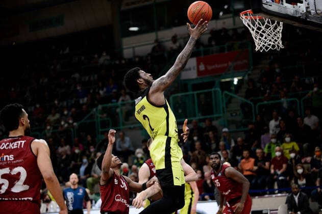 Sacar Anim (2 medi Bayreuth) medi Bayreuth vs Niners Chemnitz. Basketball, BBL, Saison 2021 2022, 30. Spieltag, 13.04.2022 medi Bayreuth vs Niners Chemnitz. Basketball, BBL, Saison 2021 2022, 30. Spieltag, 13.04.2022 Bayreuth Copyright: xEIBNER ErikxHillmerx EP_EHR