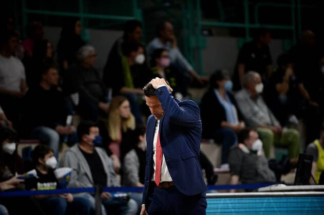 Frust bei Raoul Korner (Trainer medi Bayreuth) medi Bayreuth vs Niners Chemnitz. Basketball, BBL, Saison 2021 2022, 30. Spieltag, 13.04.2022 medi Bayreuth vs Niners Chemnitz. Basketball, BBL, Saison 2021 2022, 30. Spieltag, 13.04.2022 Bayreuth Copyright: xEIBNER ErikxHillmerx EP_EHR