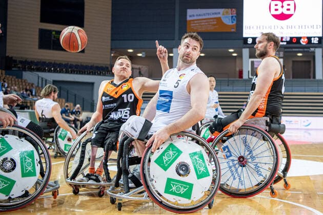 RBBL; RSV Lahn-Dill - Hannover United, 13.04.22 Jan Haller ( 10 Hannover United), Simon Brown ( 5 RSV Lahn-Dill), Jan Gans ( 14 Hannover United) RBBL; RSV Lahn-Dill - Hannover United: Wetzlar, 13.04.22 Copyright: xBEAUTIFULxSPORTS Roeczeyx