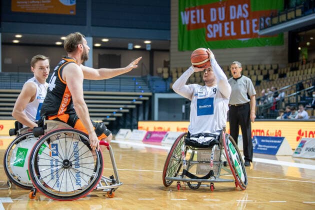 RBBL; RSV Lahn-Dill - Hannover United, 13.04.22 Hiroaki Kozai ( 9 RSV Lahn-Dill), Quinten Zantinge ( 11 RSV Lahn-Dill), Jan Gans ( 14 Hannover United) RBBL; RSV Lahn-Dill - Hannover United: Wetzlar, 13.04.22 Copyright: xBEAUTIFULxSPORTS Roeczeyx