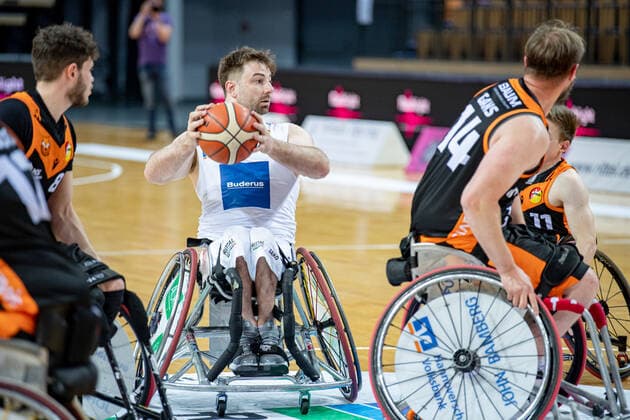 RBBL; RSV Lahn-Dill - Hannover United, 13.04.22 Simon Brown ( 5 RSV Lahn-Dill), Jan Gans ( 14 Hannover United), Jan Sadler ( 11 Hannover United), Amit Vigoda ( 8 Hannover United) RBBL; RSV Lahn-Dill - Hannover United: Wetzlar, 13.04.22 Copyright: xBEAUTIFULxSPORTS Roeczeyx
