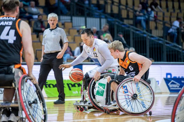 RBBL; RSV Lahn-Dill - Hannover United, 13.04.22 Reo Fujimoto ( 12 RSV Lahn-Dill), Tobias Hell ( 6 Hannover United) RBBL; RSV Lahn-Dill - Hannover United: Wetzlar, 13.04.22 Copyright: xBEAUTIFULxSPORTS Roeczeyx