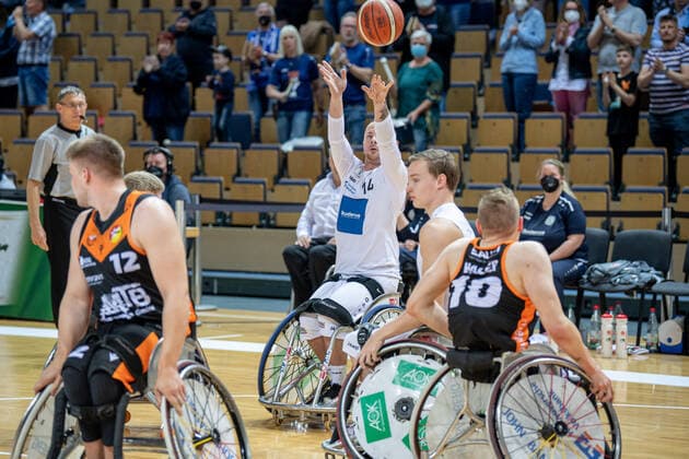 RBBL; RSV Lahn-Dill - Hannover United, 13.04.22 Mark Beissert ( 14 RSV Lahn-Dill), Quinten Zantinge ( 11 RSV Lahn-Dill), Alexander Budde ( 12 Hannover United), Jan Haller ( 10 Hannover United) RBBL; RSV Lahn-Dill - Hannover United: Wetzlar, 13.04.22 Copyright: xBEAUTIFULxSPORTS Roeczeyx
