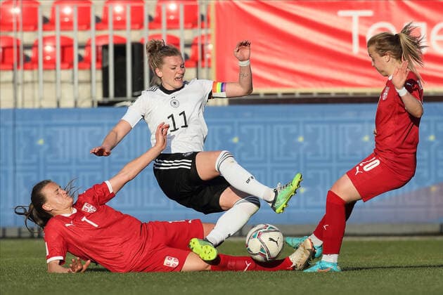 ALEXANDRA POPP Aleksandra Pop fudbalerka reprezentacije Nemacke na utakmici kvalifkacija za Svetsko prvenstvo protiv MILICA MIJATOVIC i TIJANA FILIPOVIC iz Srbije u sportskom centru FSS, Stara Pazova 12.04.2022. godine MarkoxMetlas 