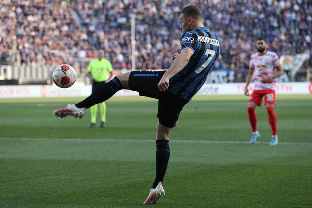 Fußball, EL, Atalanta Bergamo - RB Leipzig Teun Koopmeiners (Atalanta BC) in action during Atalanta BC vs RB Lipsia, football Europa League match in Bergamo, Italy, April 14 2022  Copyright: xFrancescoxScaccianocex xipa-agenx xx 0