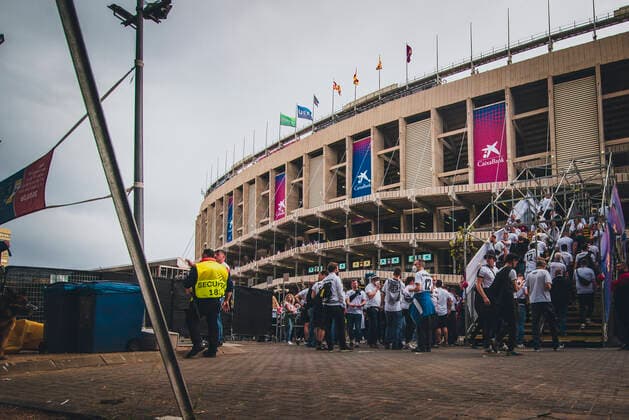 April 14, 2022, Barcelona, Catalonia, Spain: Fans of Eintracht Frankfurt shout slogans as they queue up to enter BarcelonaÃ¢â‚¬â ¢s Camp Nou Stadium for their Europa League Quartel Final 2nd leg against the FC Barcelona, Barca Barcelona Spain - ZUMAo105 20220414_zap_o105_001 Copyright: xMatthiasxOesterlex